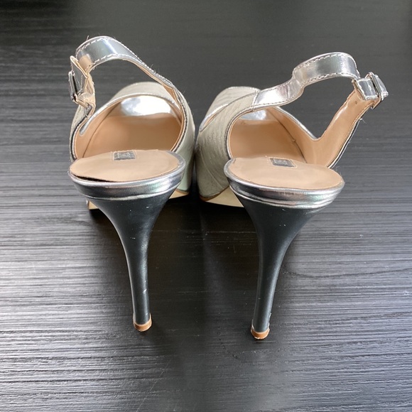 Guess hidden platform heel. - Picture 3 of 6